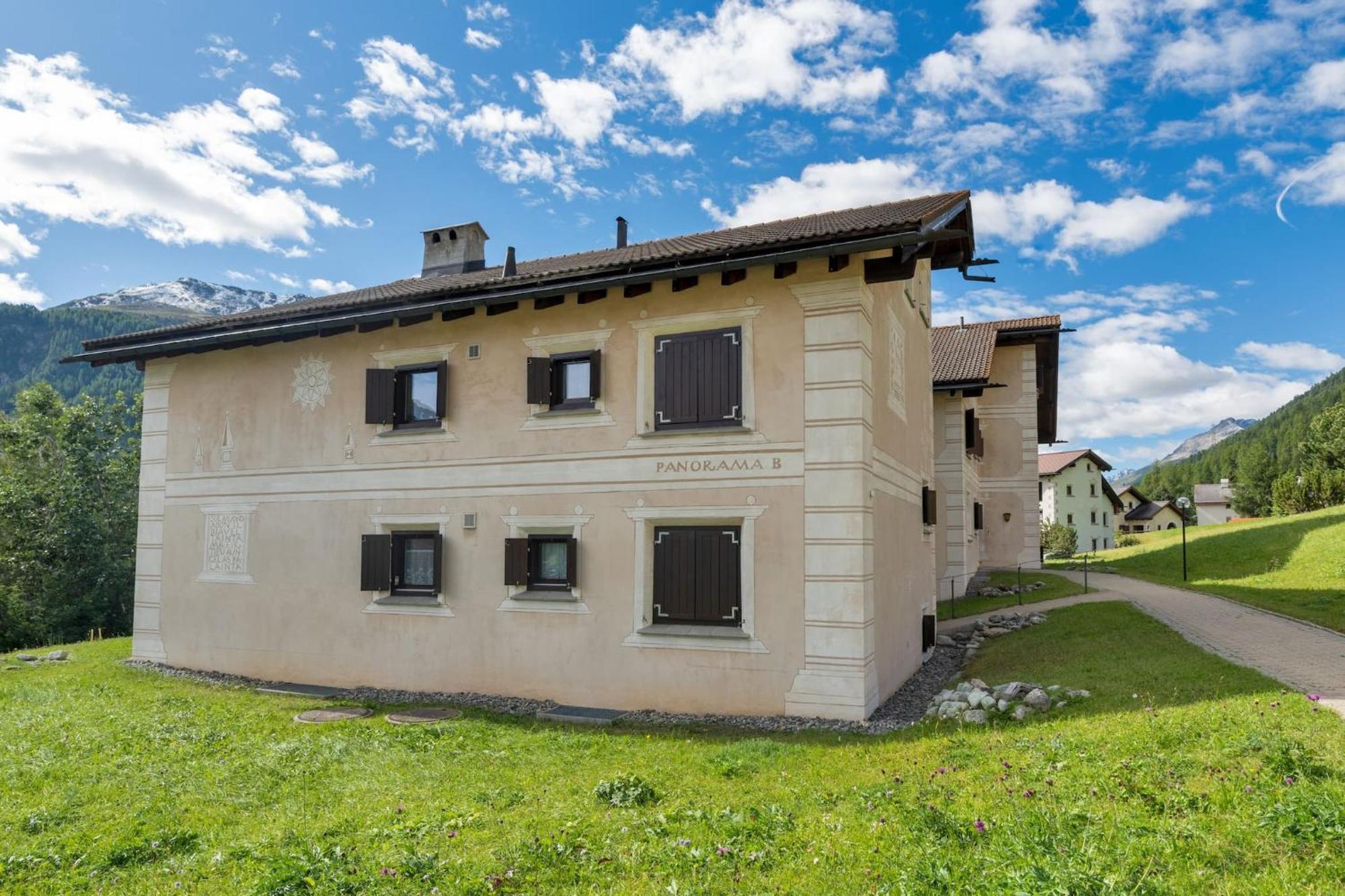 Chesa Panorama B - La Punt Apartment Exterior photo